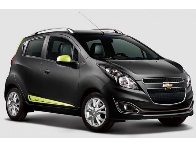 Frente de un Chevrolet Spark 2015