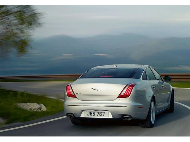 Libro Azul Jaguar XJ 2015
