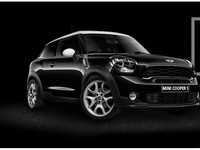 Frente de un Mini Cooper PACEMAN 2015