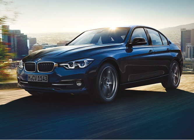 Frente de un BMW Serie 3 2016