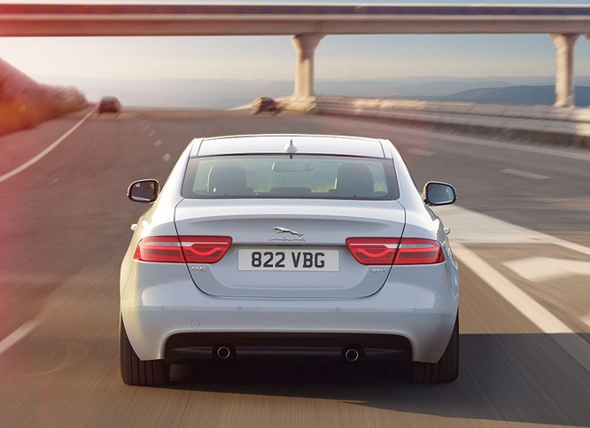 Libro Azul Jaguar XE 2016