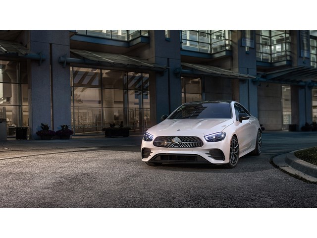 Libro Azul Mercedes Benz Clase E 2022