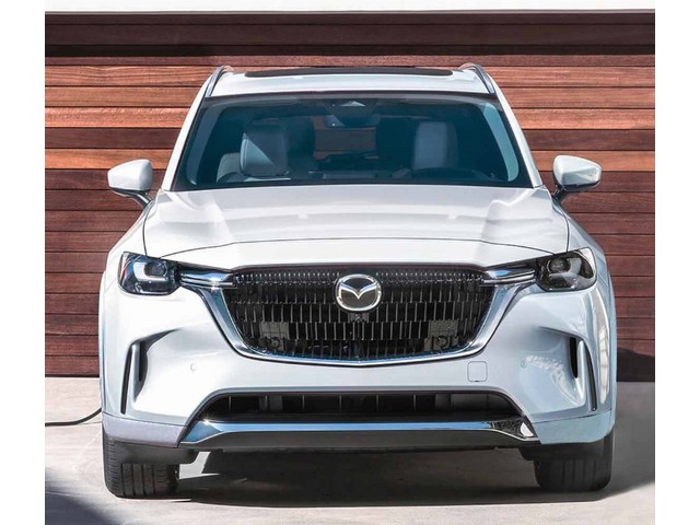 Frente de un Mazda CX90 2027