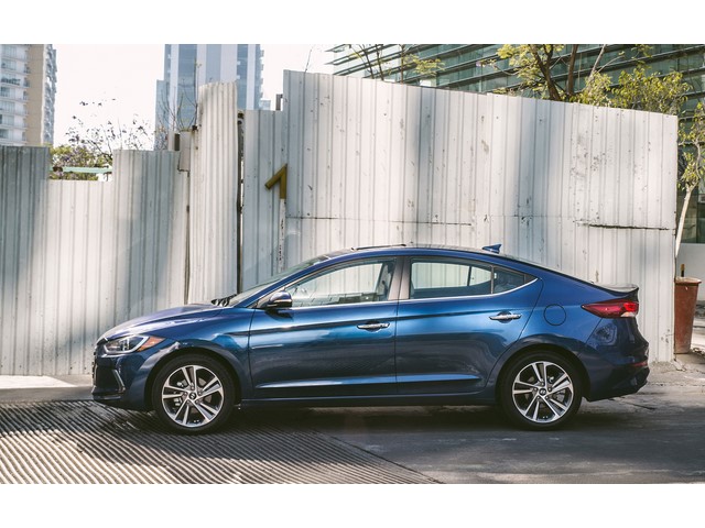 Libro Azul Hyundai ELANTRA 2018
