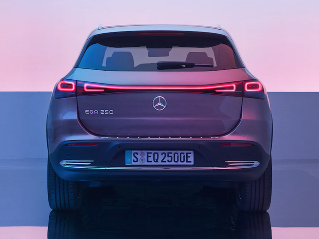 Libro Azul Mercedes Benz EQA 2024