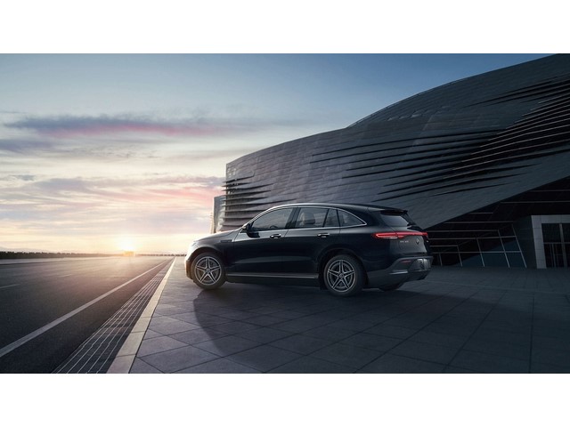Libro Azul Mercedes Benz EQC 2021