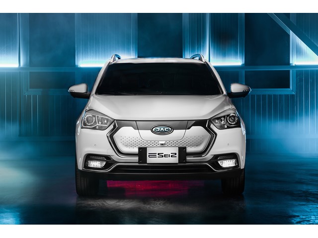 Frente de un Jac SEI2 2020
