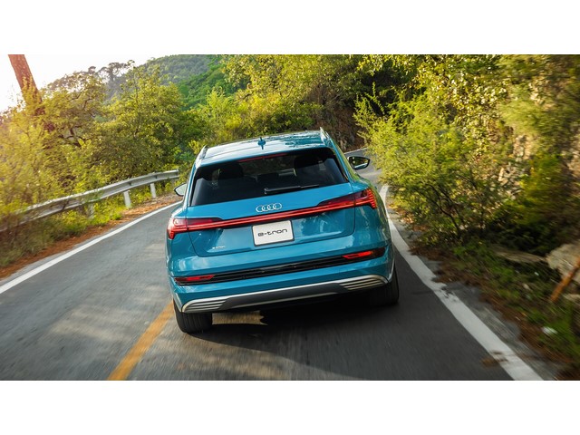 Libro Azul Audi e-tron 2020