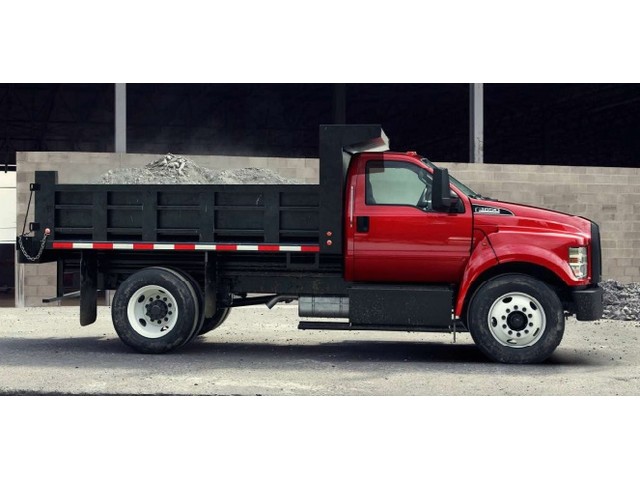 Vista trasera de un Ford F-650 2027