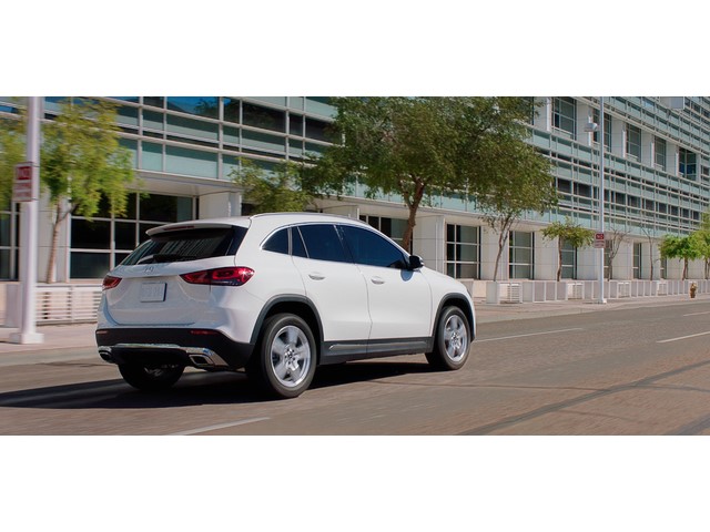 Libro Azul Mercedes Benz Clase GLA 2021
