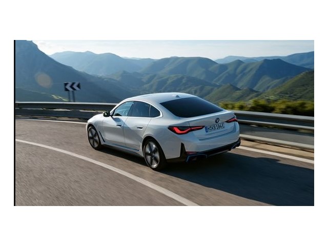 Libro Azul BMW i4 2022