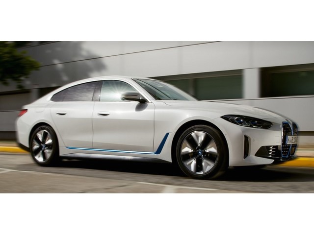 Libro Azul BMW i4 2022