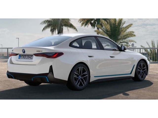 Libro Azul BMW i4 2023