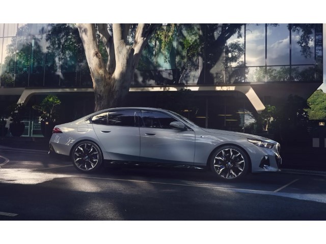 Libro Azul BMW i5 2024