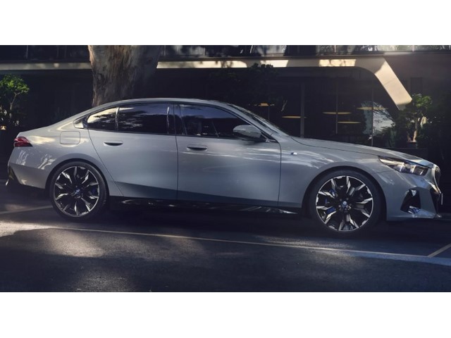 Libro Azul BMW i5 2025