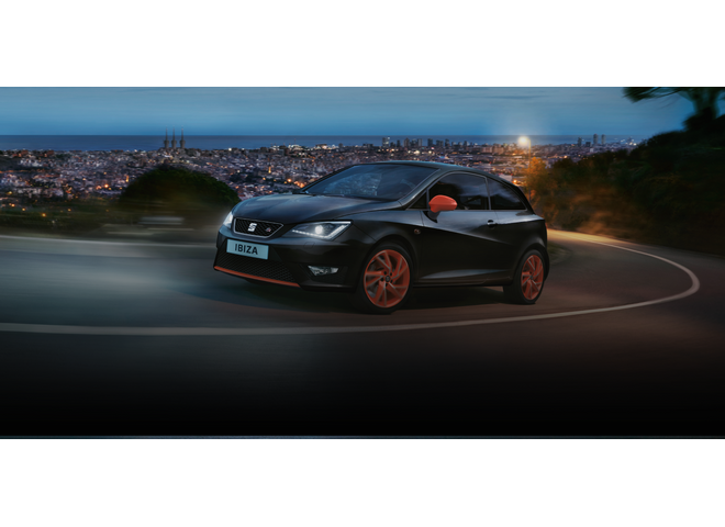 Frente de un Seat Ibiza 2016