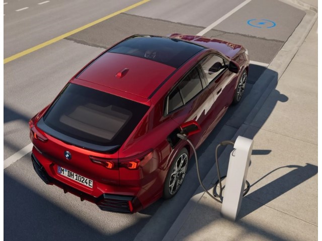 Libro Azul BMW iX2 2024