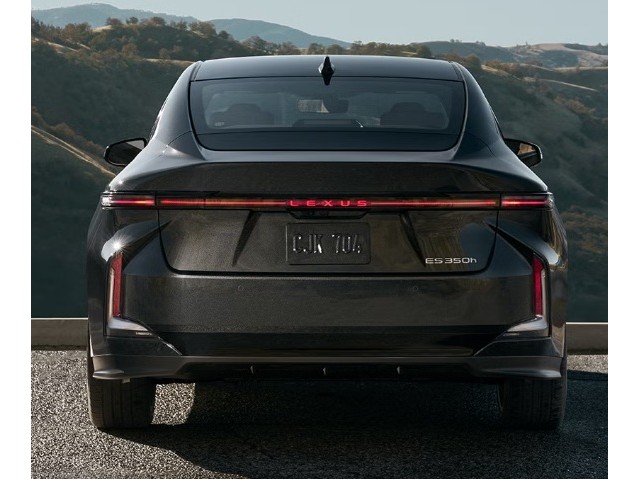 Vista trasera de un Lexus ES 2026