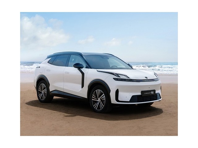 Frente de un Lynk & Co 08 2026
