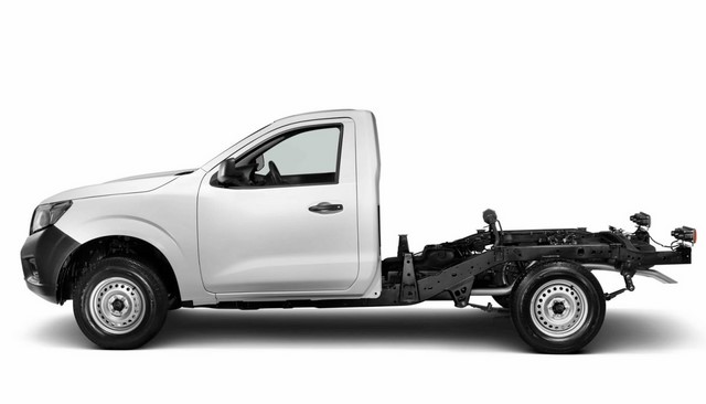 Frente de un Nissan Estacas 2020