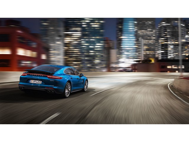 Libro Azul Porsche Panamera 2017