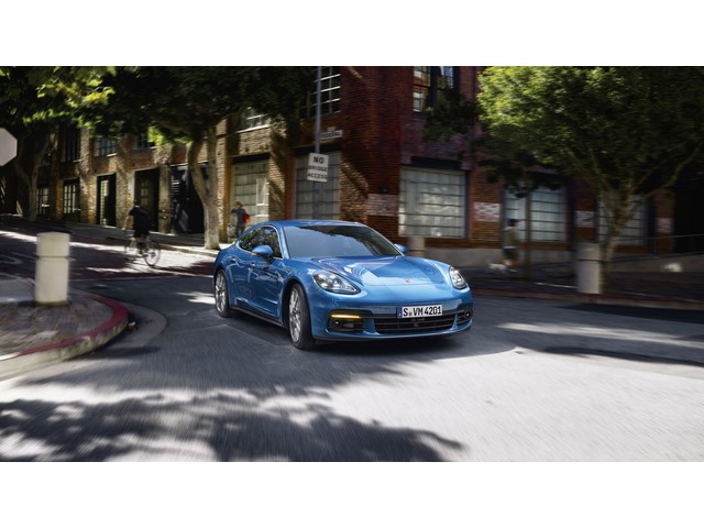 Libro Azul Porsche Panamera 2017
