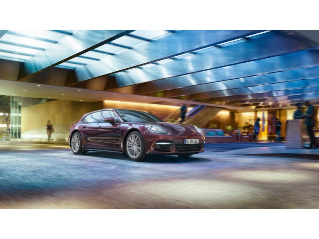 Libro Azul Porsche Panamera 2018