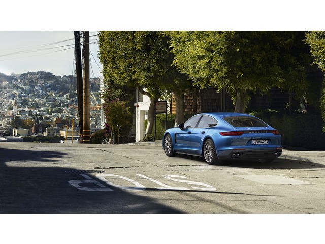 Libro Azul Porsche Panamera 2018
