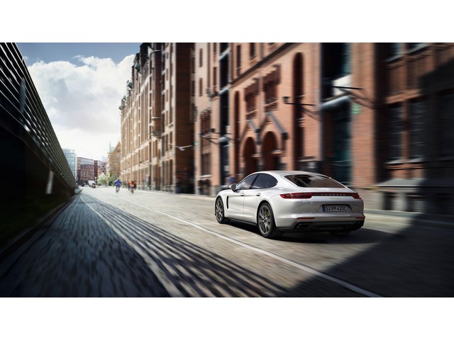 Libro Azul Porsche Panamera 2018
