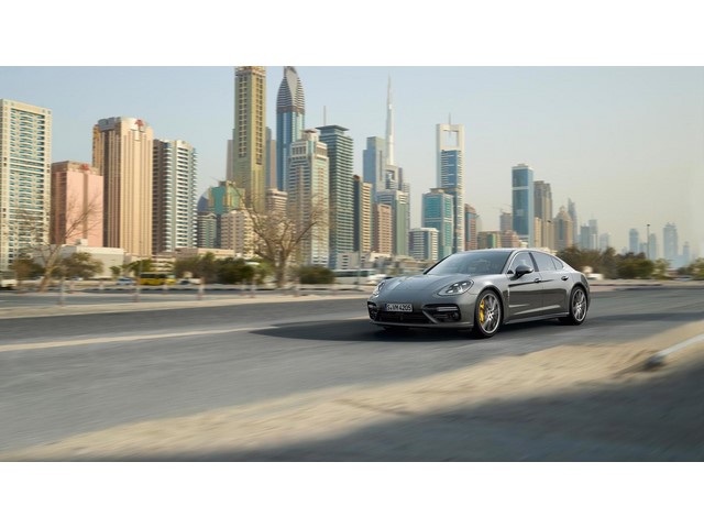 Libro Azul Porsche Panamera 2018