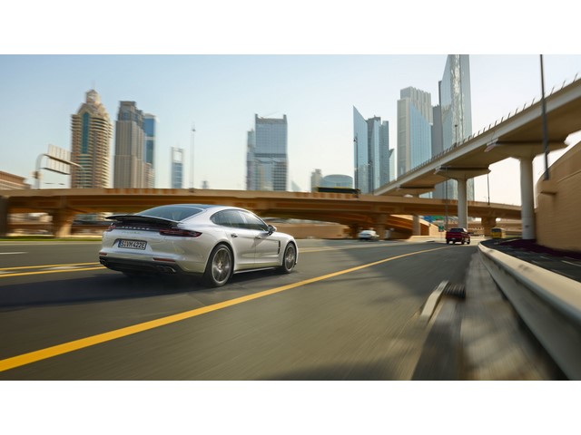 Libro Azul Porsche Panamera 2018
