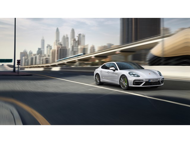 Libro Azul Porsche Panamera 2020