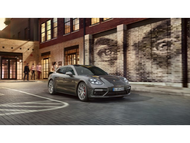 Libro Azul Porsche Panamera 2018
