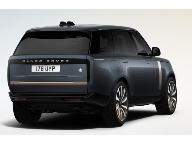 Vista trasera de un Land Rover Range Rover 2027