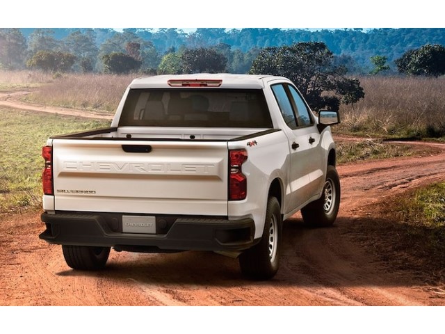 Libro Azul General Motors SILVERADO 2023