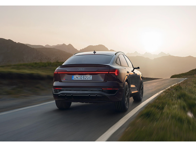 Libro Azul Audi Q8 2025