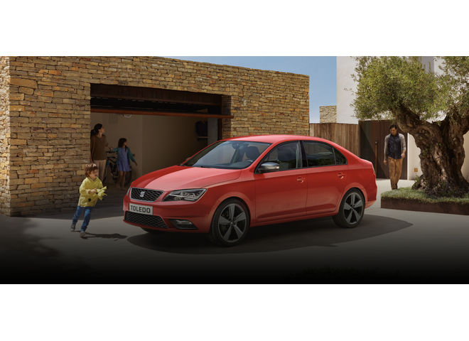 Frente de un Seat Toledo 2016