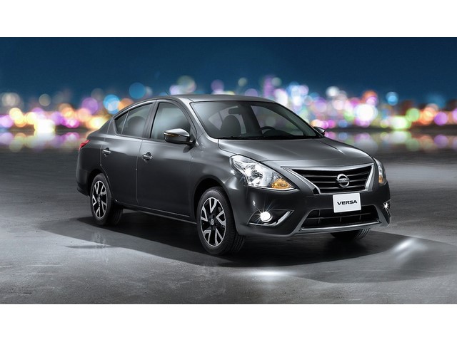 Libro Azul Nissan Versa 2018