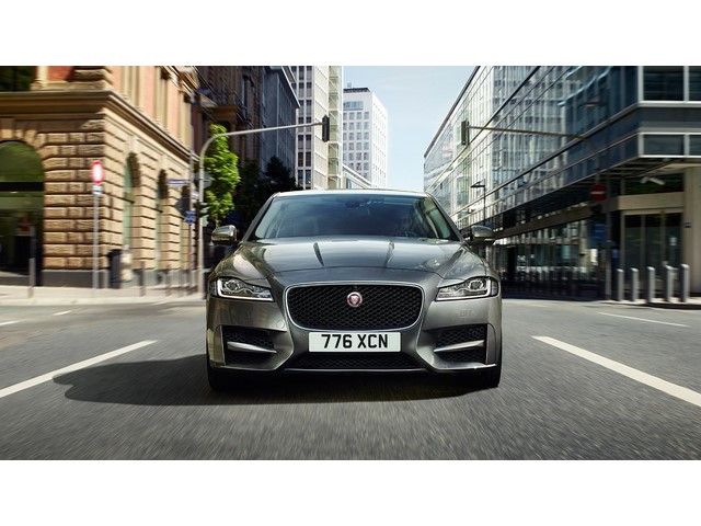 Libro Azul Jaguar XF 2019