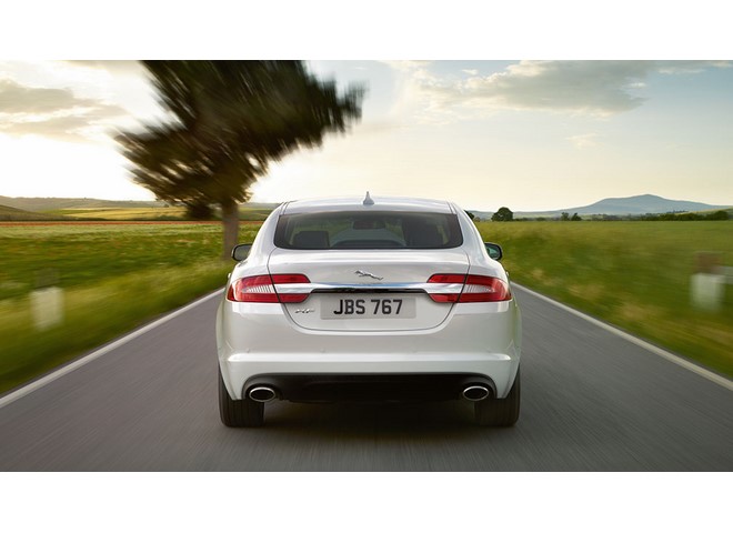 Libro Azul Jaguar XF 2016