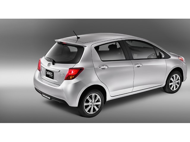 Libro Azul Toyota Yaris 2017